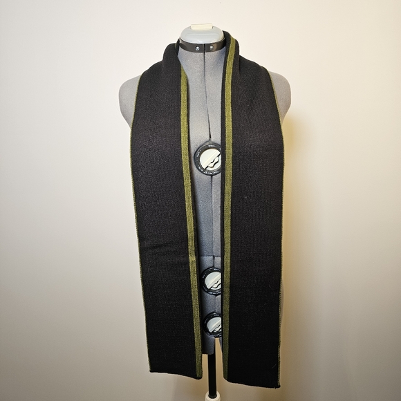 Reversible light and dark green acrylic men's scarf. Business casual streetwear. - Picture 2 of 6